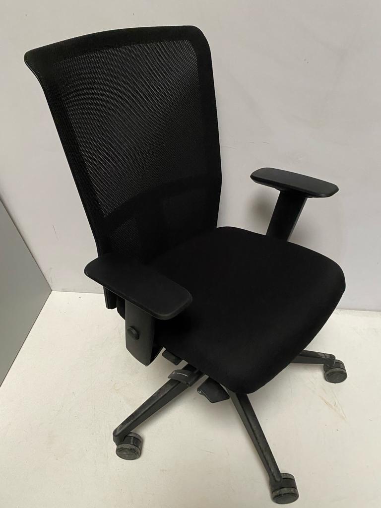 SILLA OPERATIVA NEGRA CON MALLA