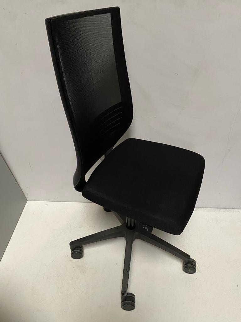 SILLA OPERATIVA NEGRA SIN BRAZOS