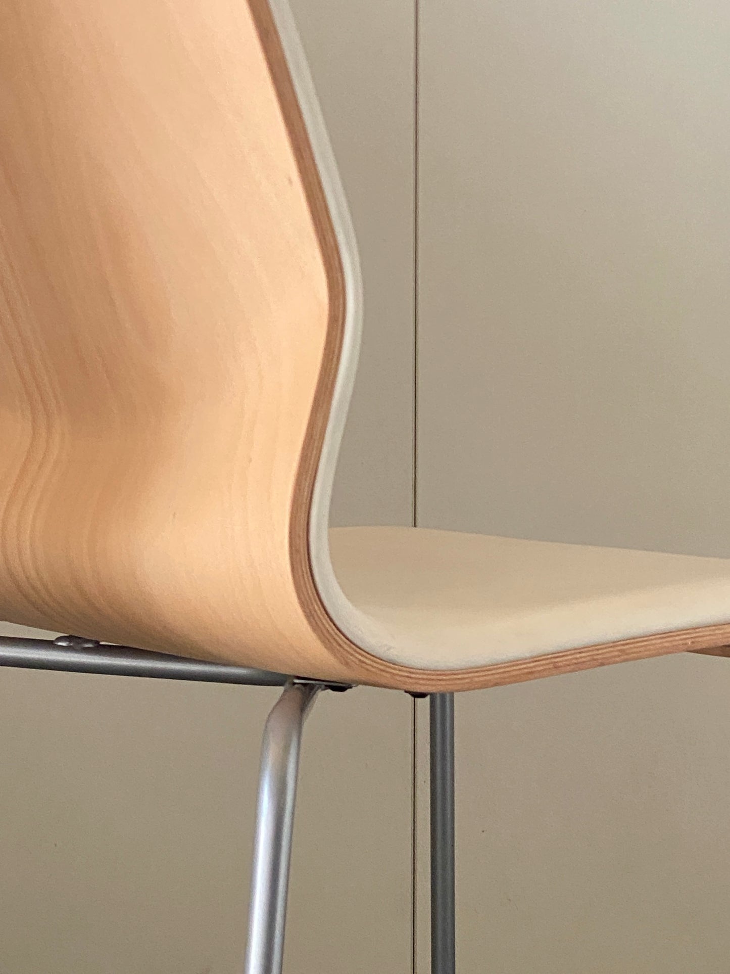 SILLA CONFIDENTE CARCASA MADERA