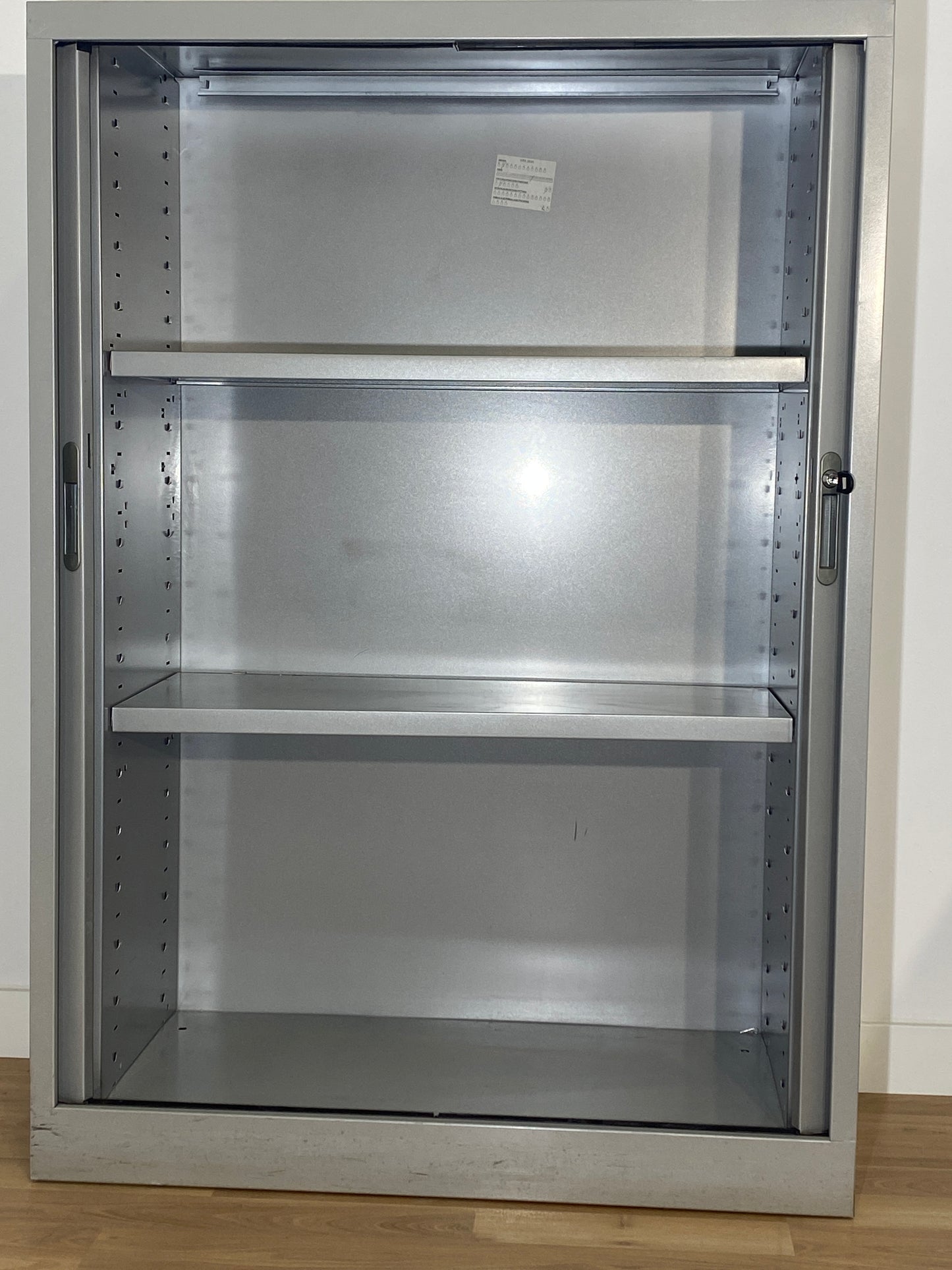 ARMARIO MEDIANO GRIS, METALICO, CORREDERA MARRON 145X102X45