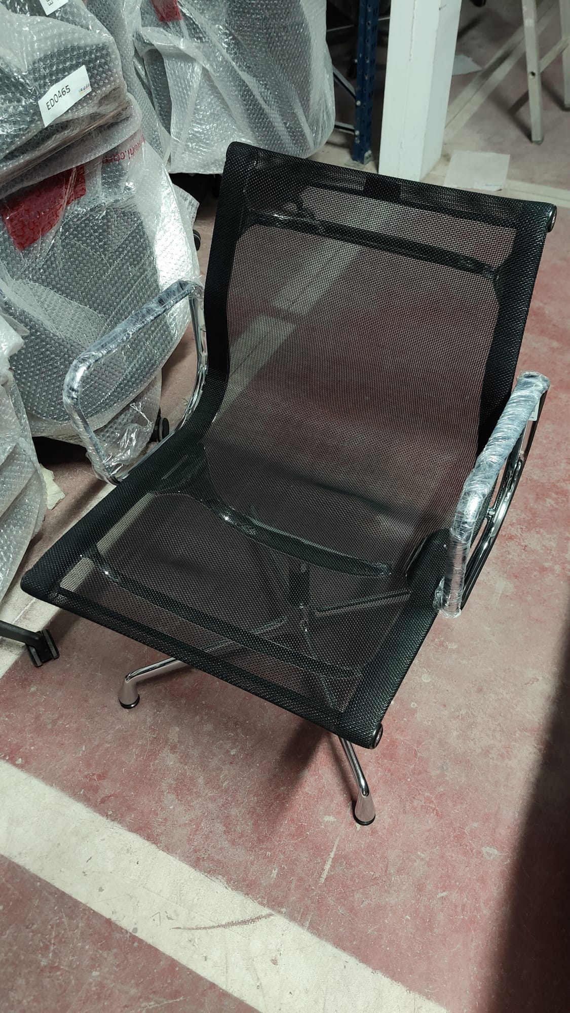 SILLA CONFIDENTE MALLA NEGRA BRAZOS CROMADOS FIJOS