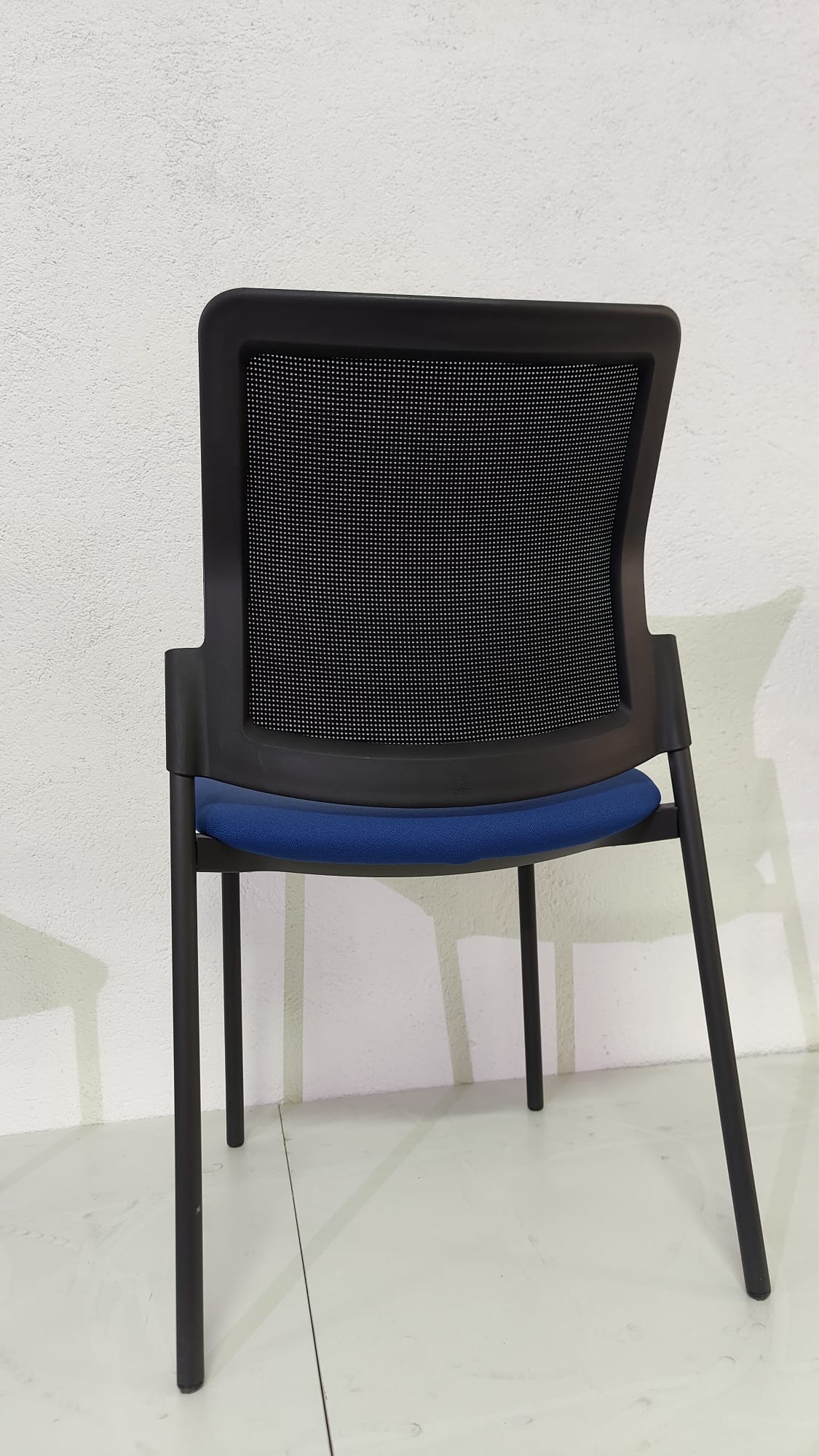 SILLA CONFIDENTE ACTIU NEGRA AZUL