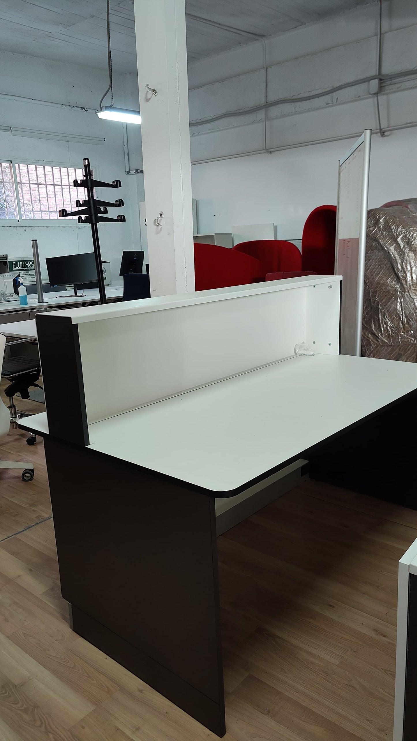 MOSTRADOR DE RECEPCIÓN