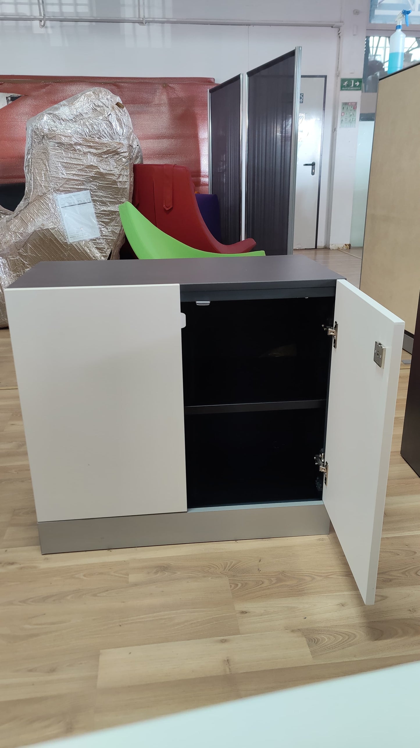 ARMARIO BAJO BLANCO Y NEGRO MADERA 73X80X45