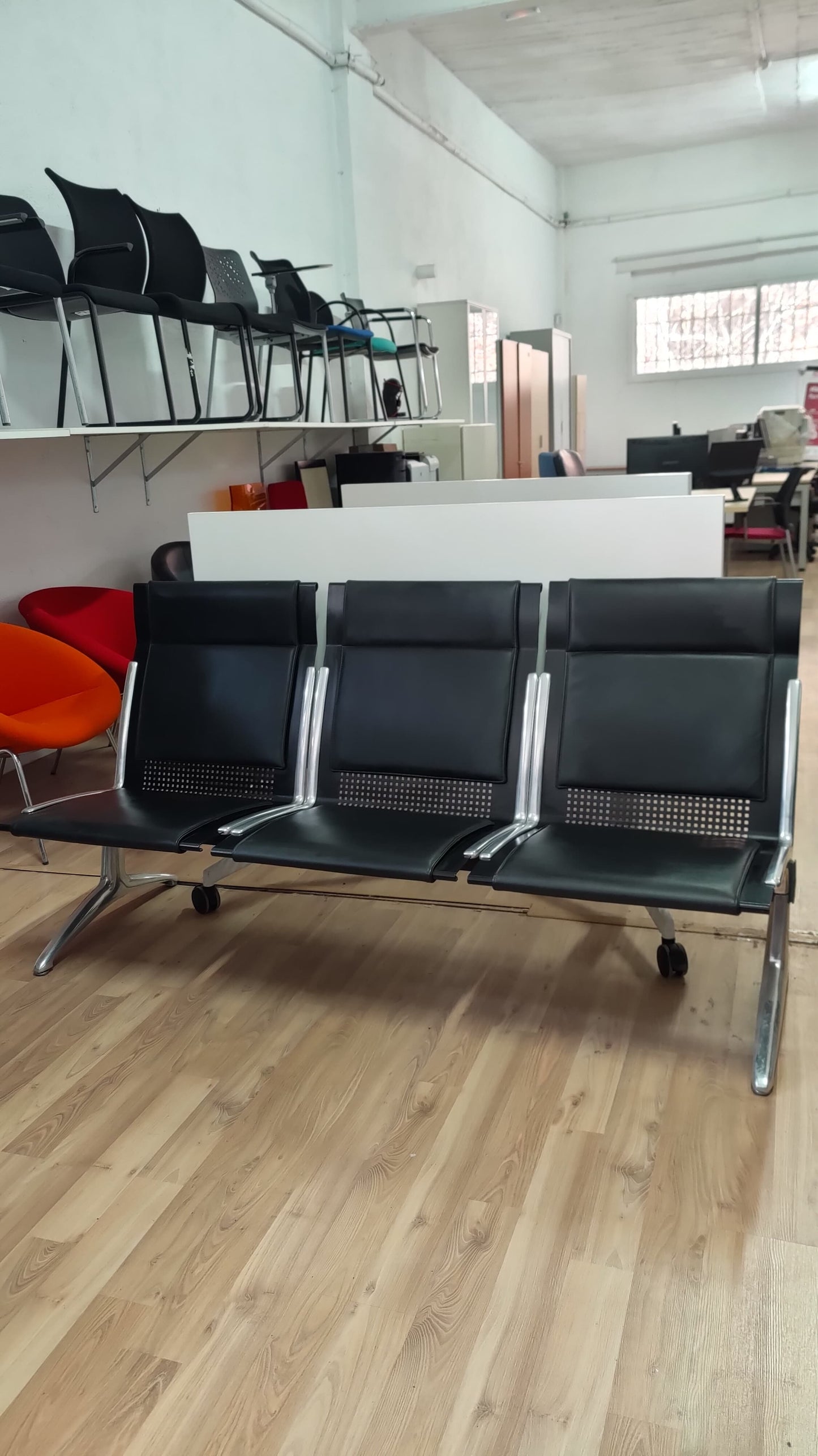 BANCO DE 3 ASIENTOS CUERO NEGRO