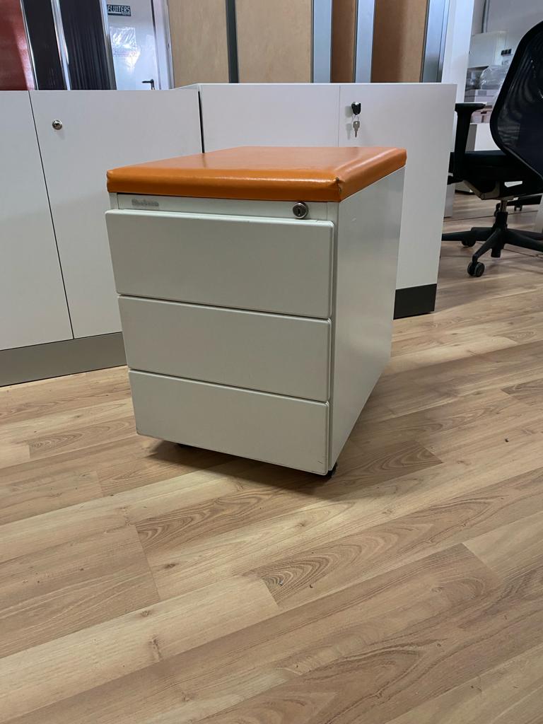 CAJONERA STEELCASE CON ACOLCHADO SUPERIOR 3 CAJONES