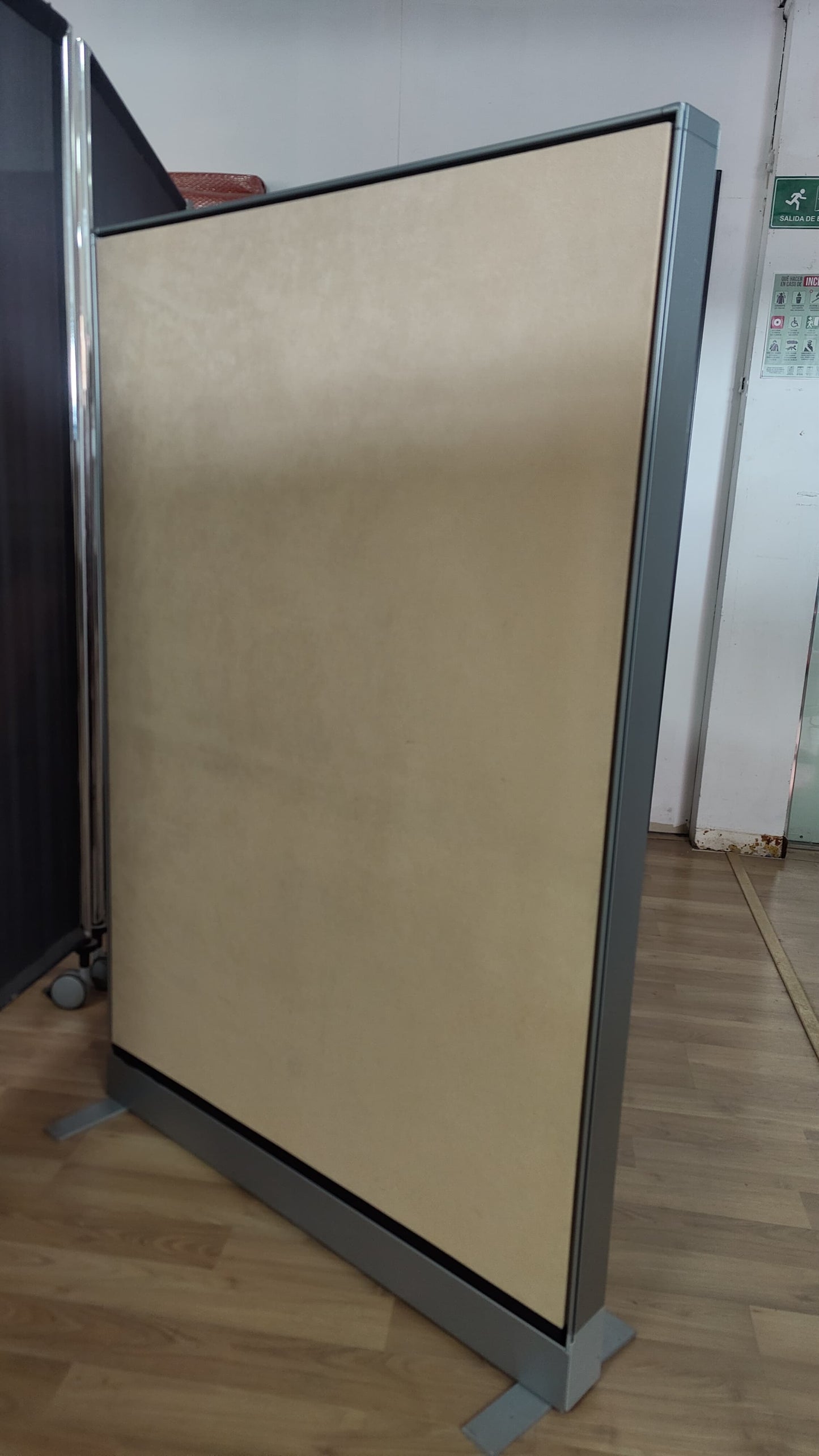 MAMPARA PORTATIL METAL Y MADERA