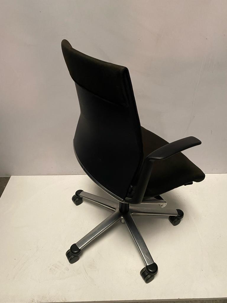 SILLA OPERATIVA BRAZOS FIJOS RESPALDO CARCASA PLASTICO