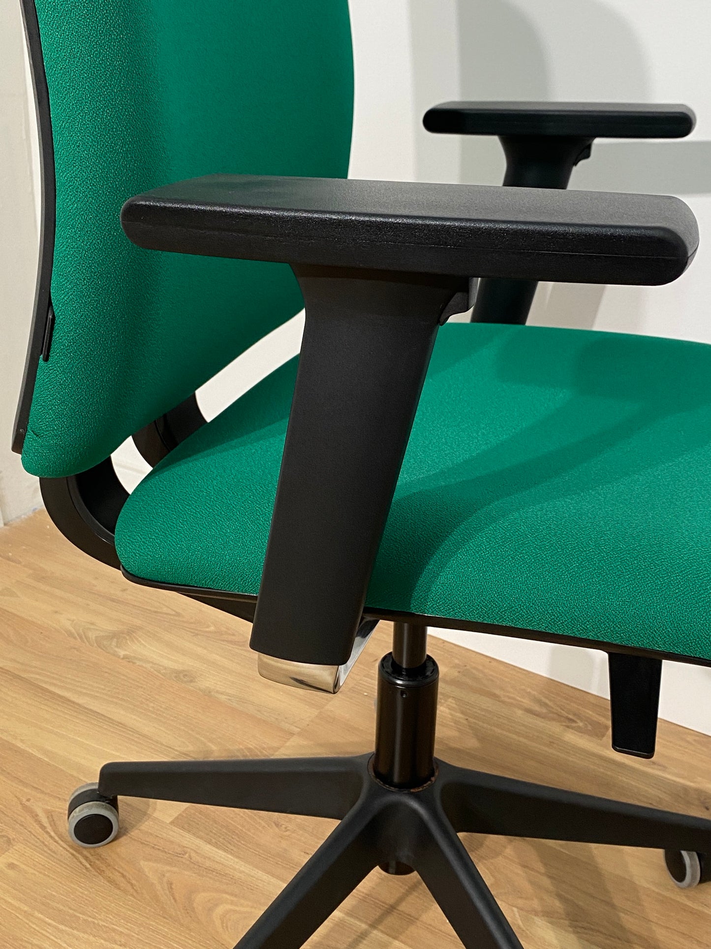 SILLA OPERATIVA MODELO SENTIS