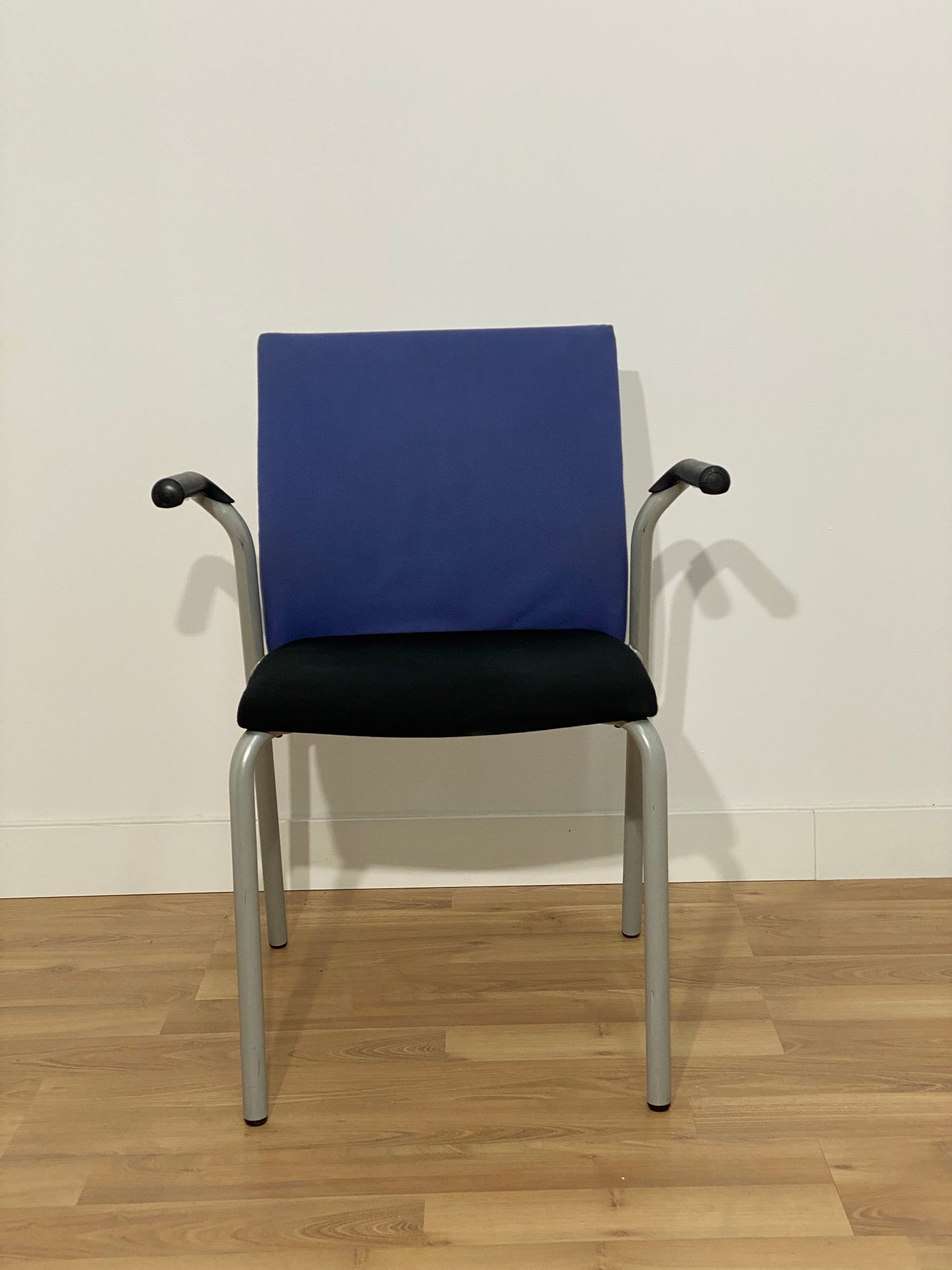 SILLA CONFIDENTE MODELO EASTSIDE