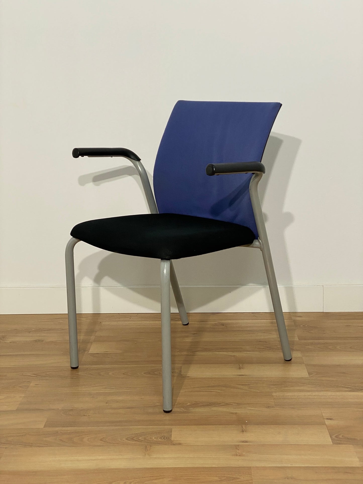 SILLA CONFIDENTE MODELO EASTSIDE