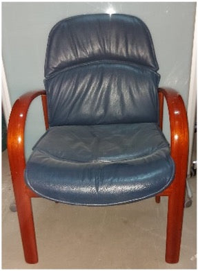 SILLA CONFIDENTE CUERO AZUL MADERA