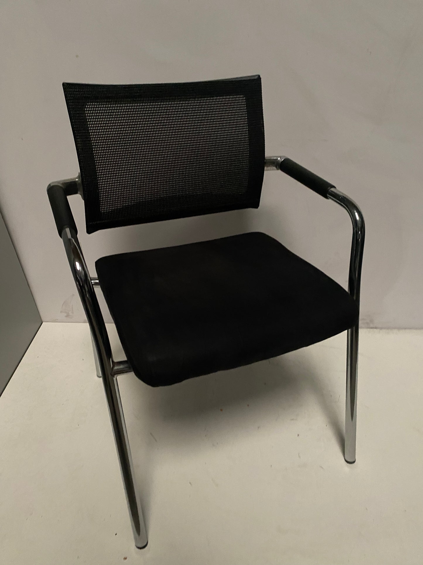 SILLA CONFIDENTE PATIN NEGRA CROMADA