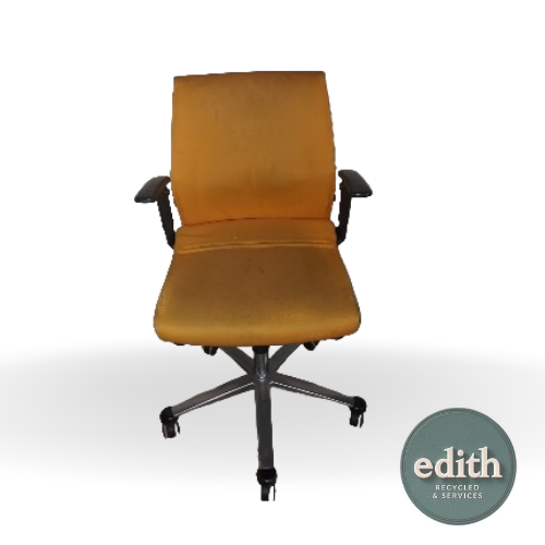 SILLA OPERATIVA AMARILLA WILKHAHN. PRECIO SIN RETAPIZAR.