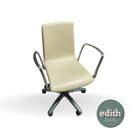 SILLA OPERATIVA BRAZOS FIJOS CROMADOS CUERO BEIGE