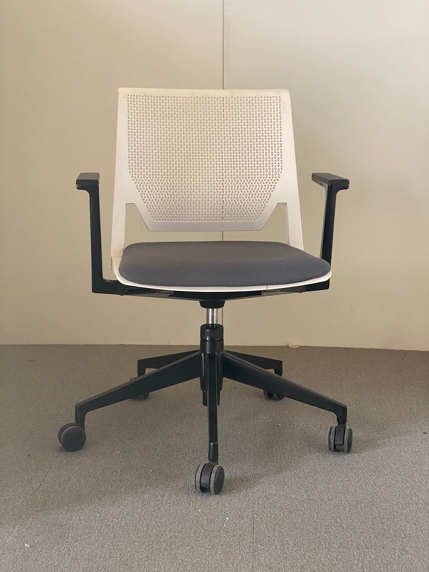 SILLA CONFIDENTE  MODELO VERY