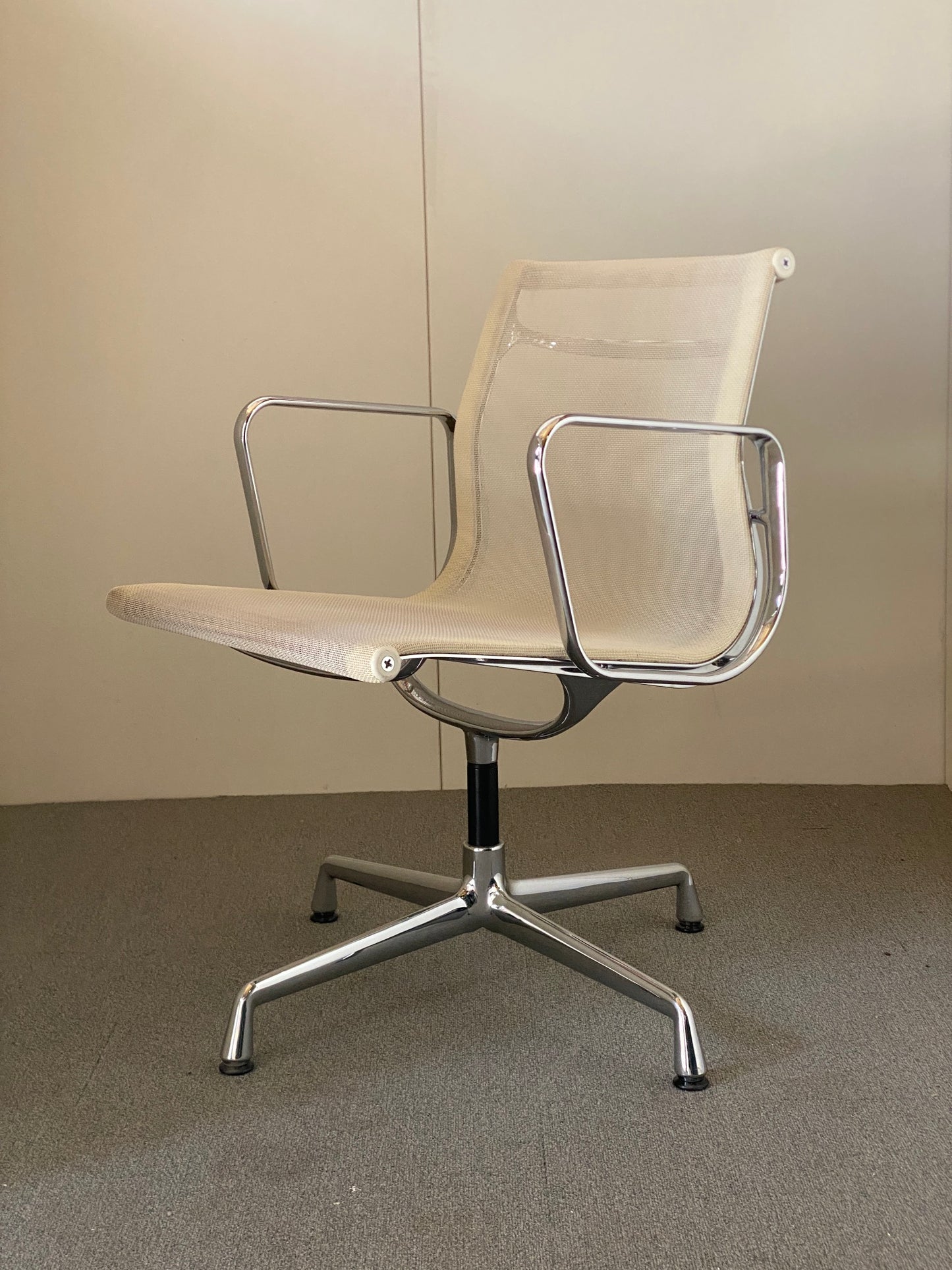 SILLA OPERATIVA VITRA ALUM CHAIR MALLA BLANCA/NEGRA
