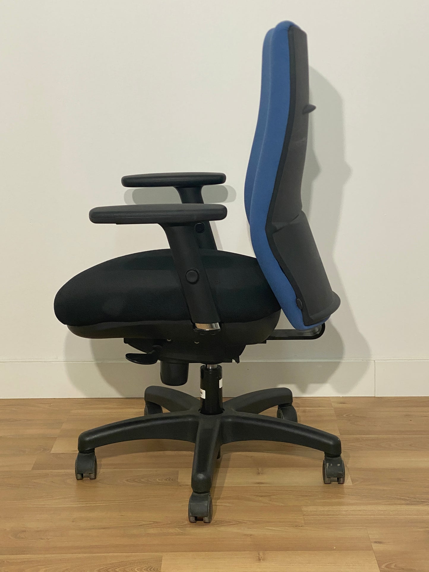 SILLA OPERATIVA MODELO VELA