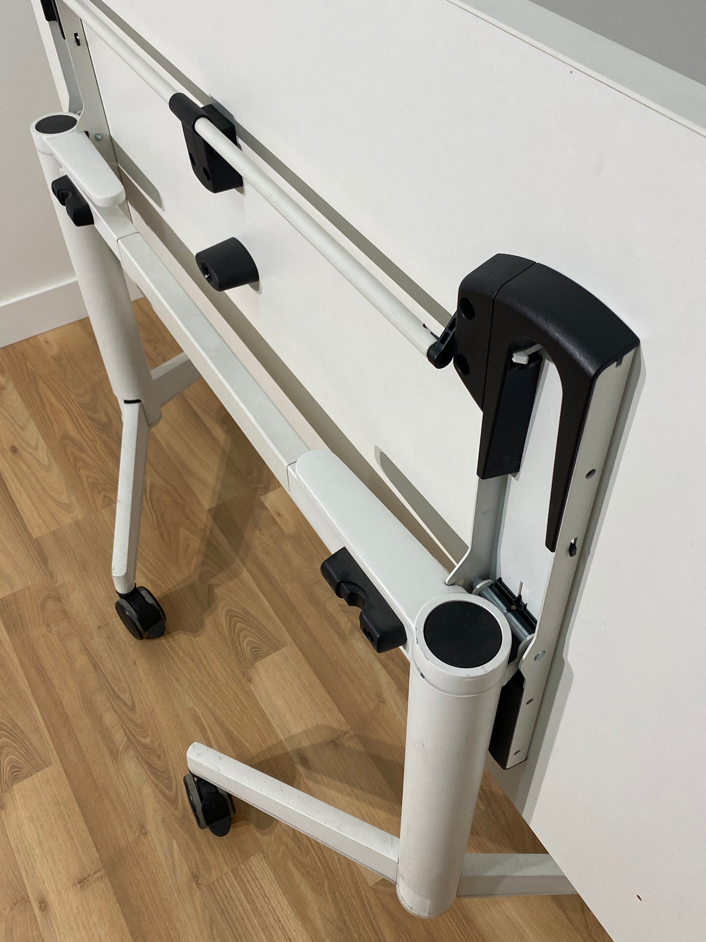 MESA OPERATIVA ABATIBLE FLIP TOP