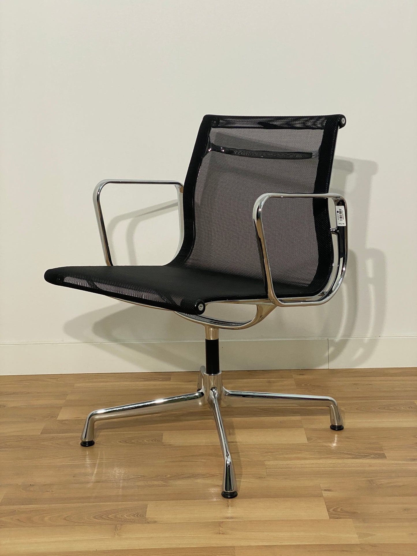 SILLA OPERATIVA VITRA ALUM CHAIR MALLA BLANCA/NEGRA