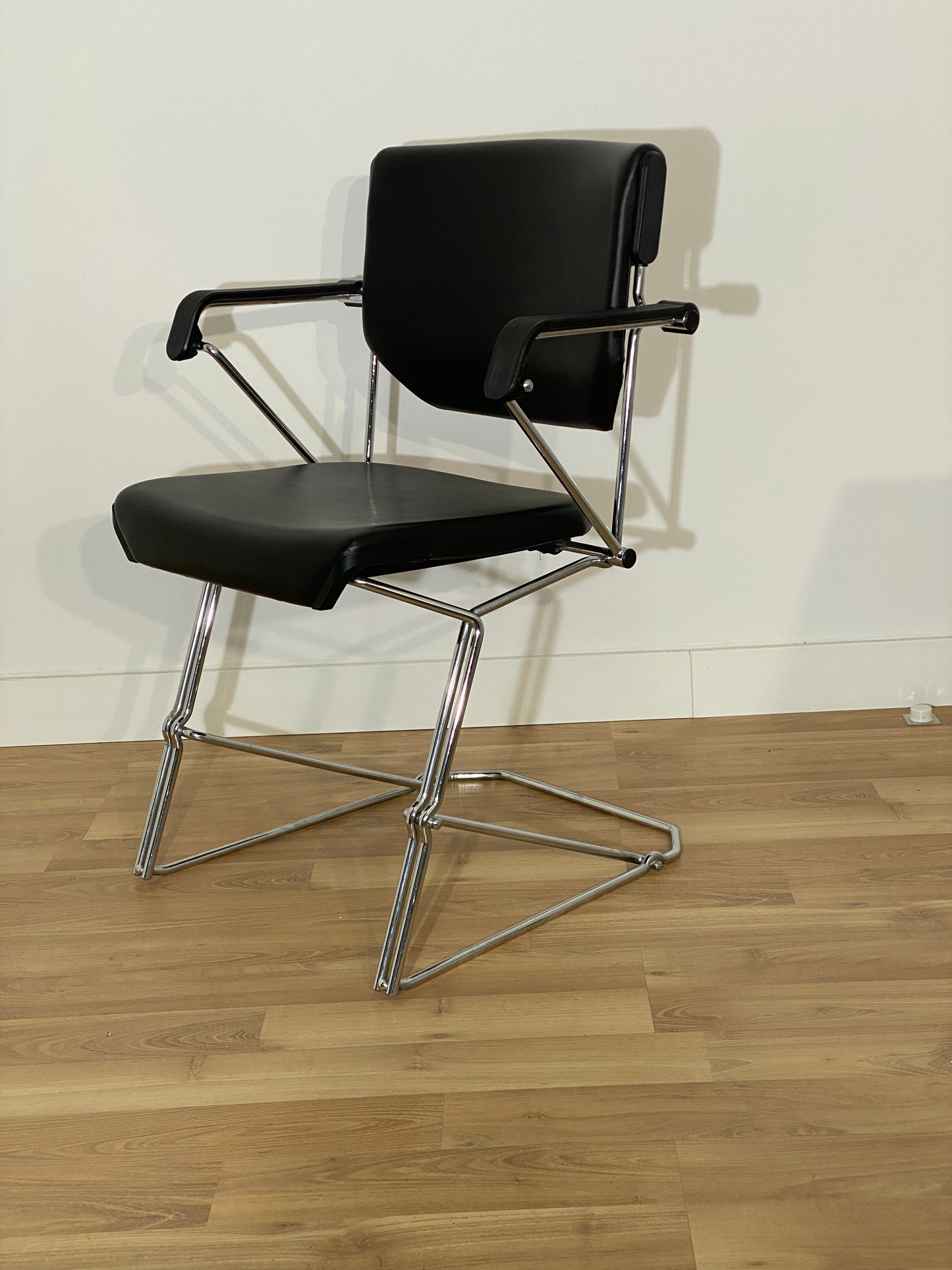 SILLA CONFIDENTE GIROFLEX NEGRA