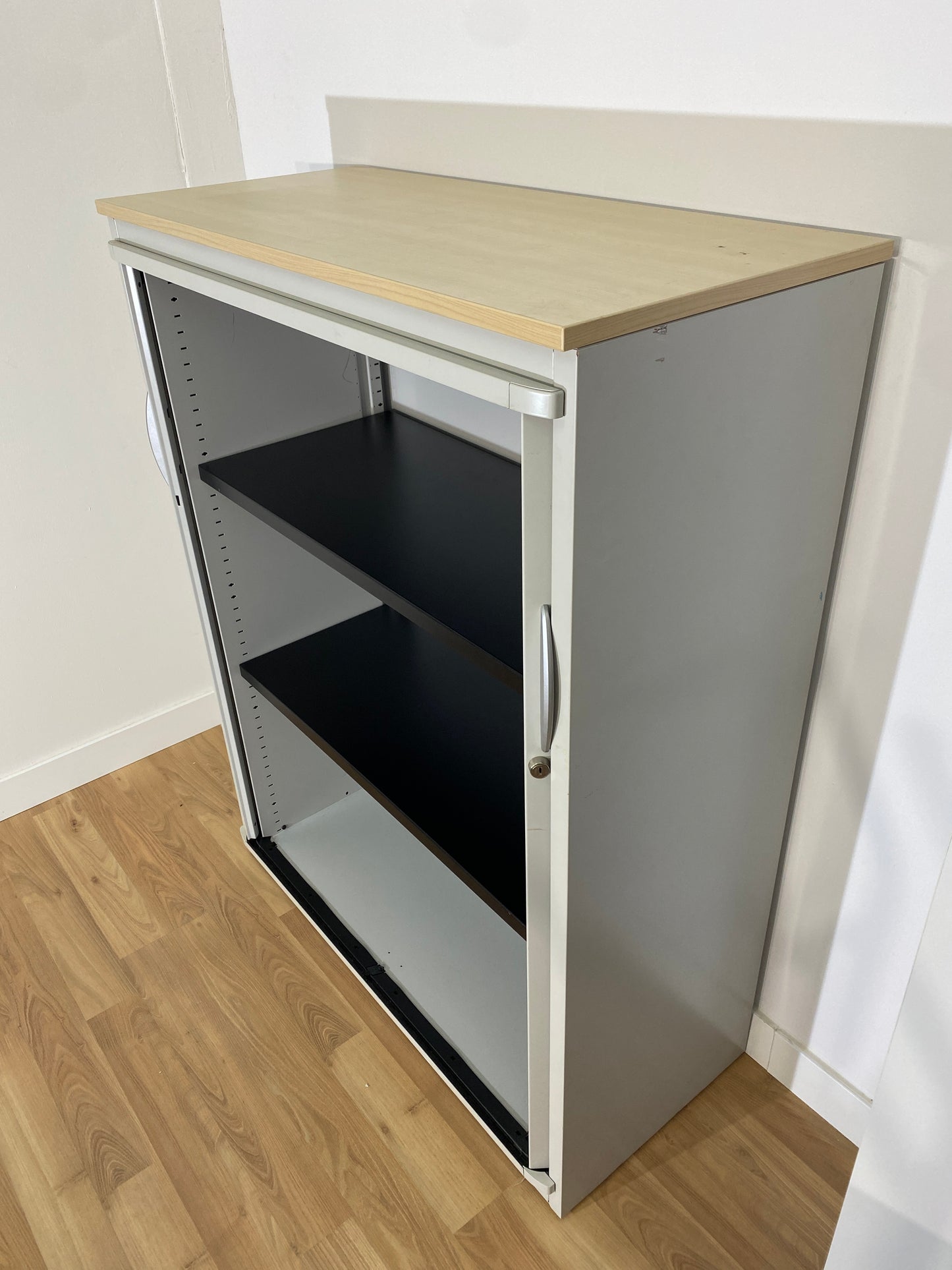 ARMARIO MEDIANO GRIS, METALICO, CORREDERA, TAPA DE MADERA 130X100X47