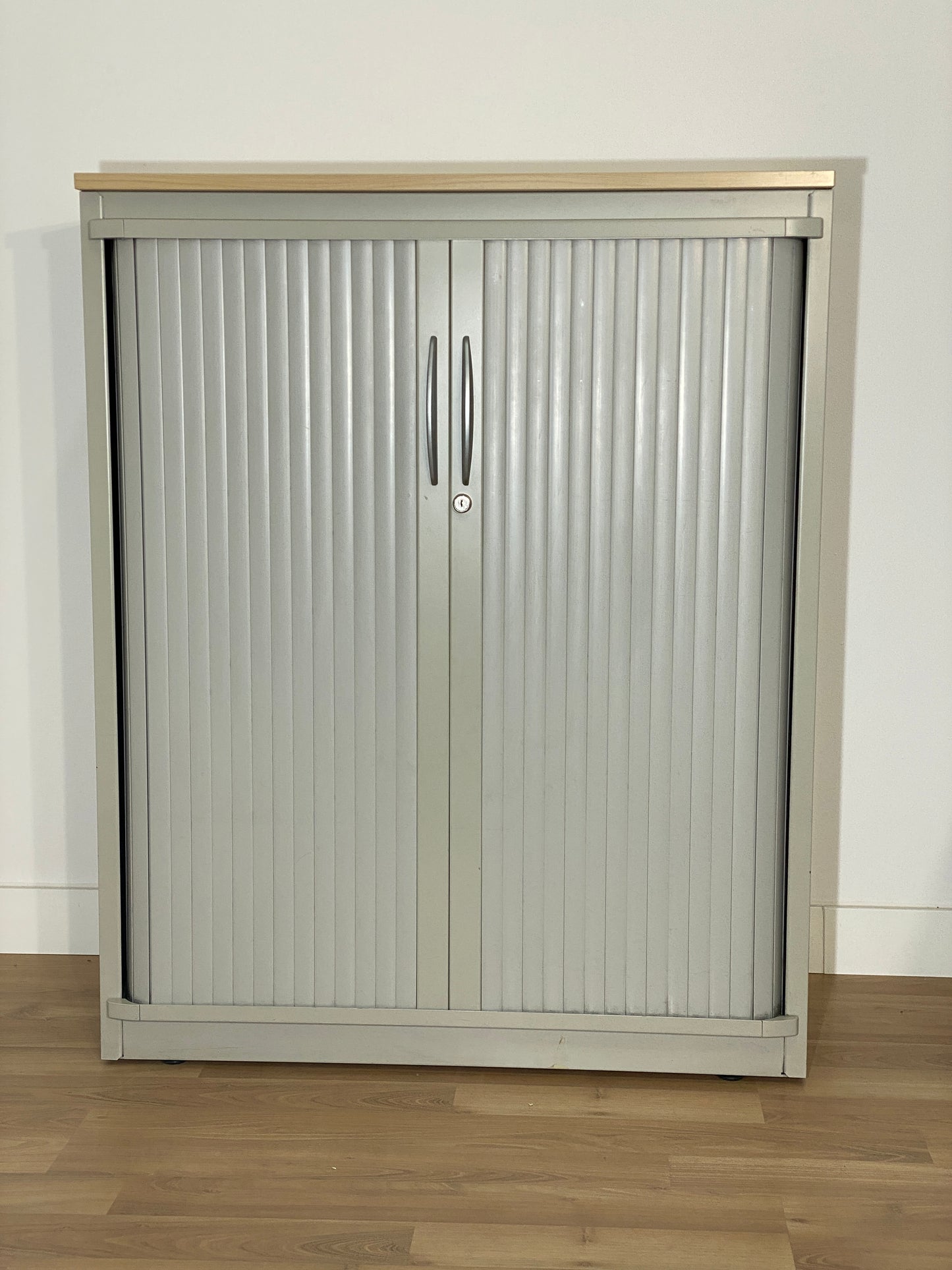 ARMARIO MEDIANO, GRIS, METALICO, CORREDERA, TAPA MADERA  110X90X47/43