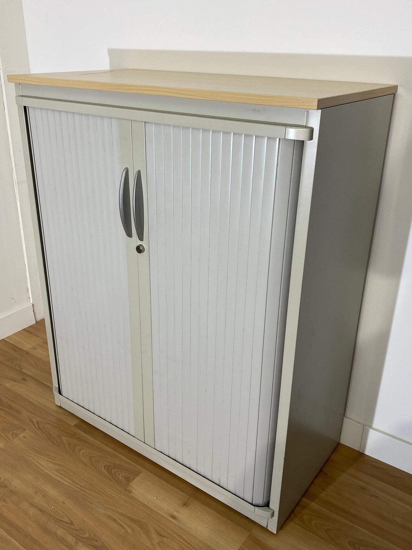 ARMARIO MEDIANO, GRIS, METALICO, CORREDERA, TAPA MADERA  110X90X47/43