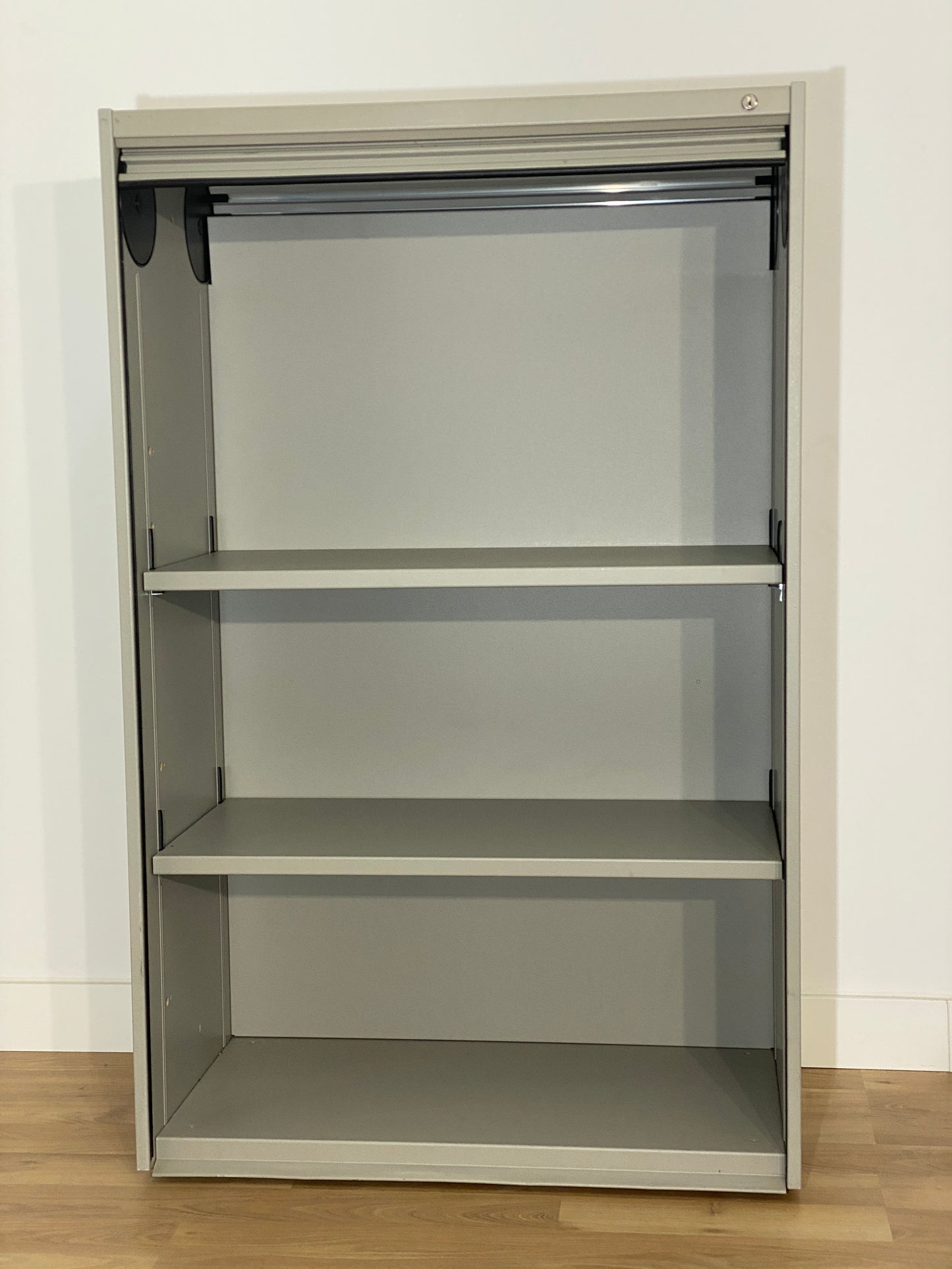 ARMARIO MEDIANO, GRIS, METALICO, PERSIANA 130X80X47