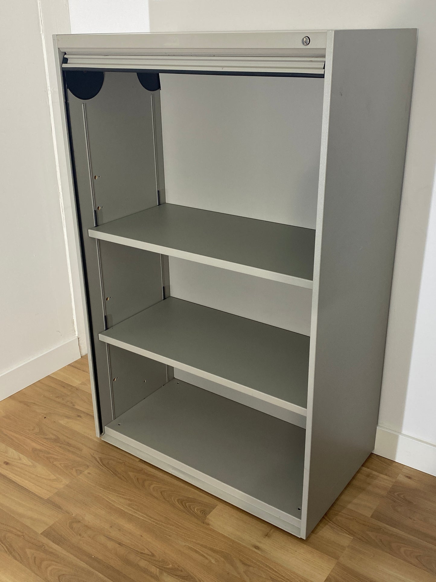 ARMARIO MEDIANO, GRIS, METALICO, PERSIANA 130X80X47