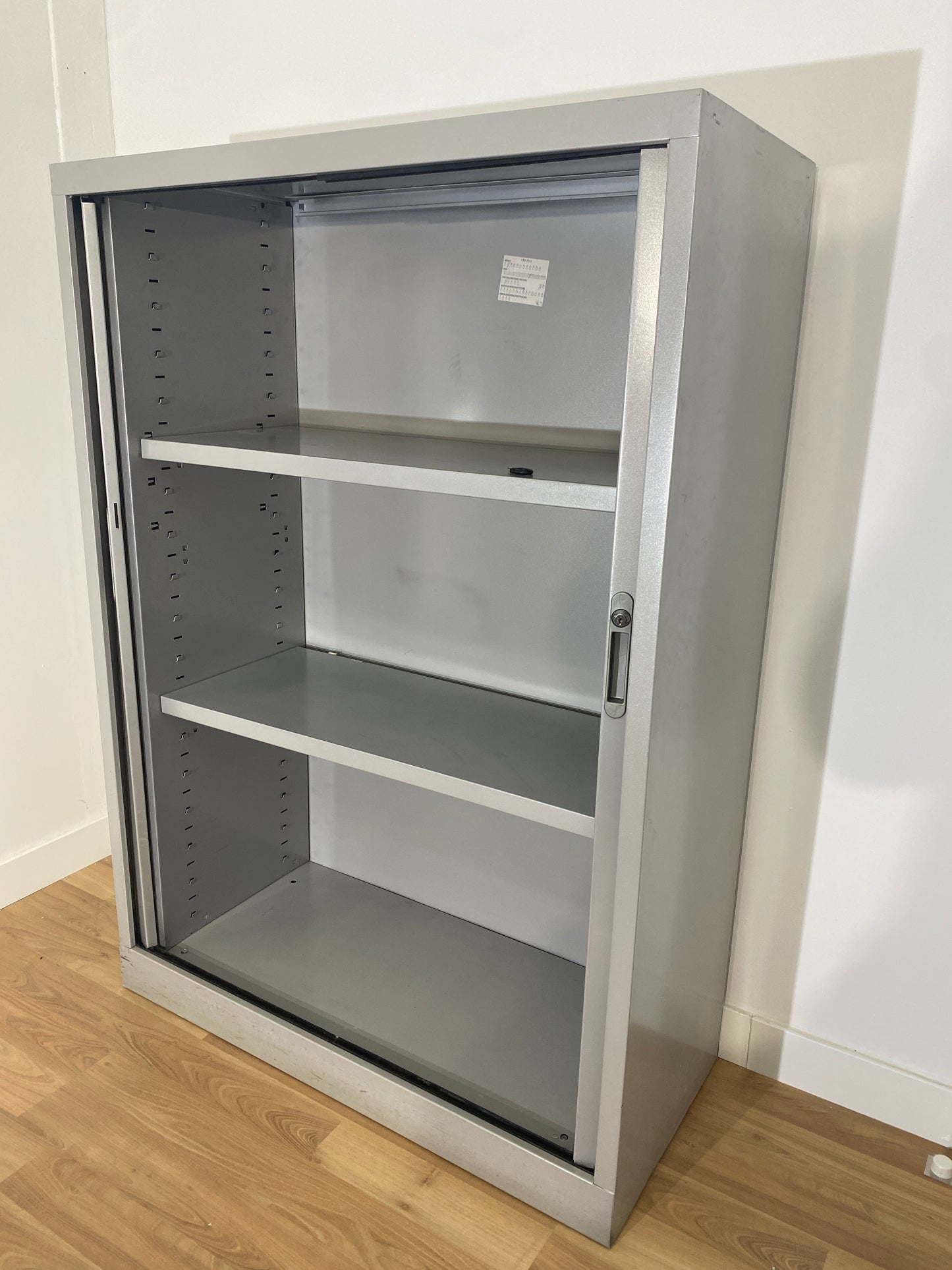 ARMARIO MEDIANO GRIS, METALICO, CORREDERA MARRON 145X102X45