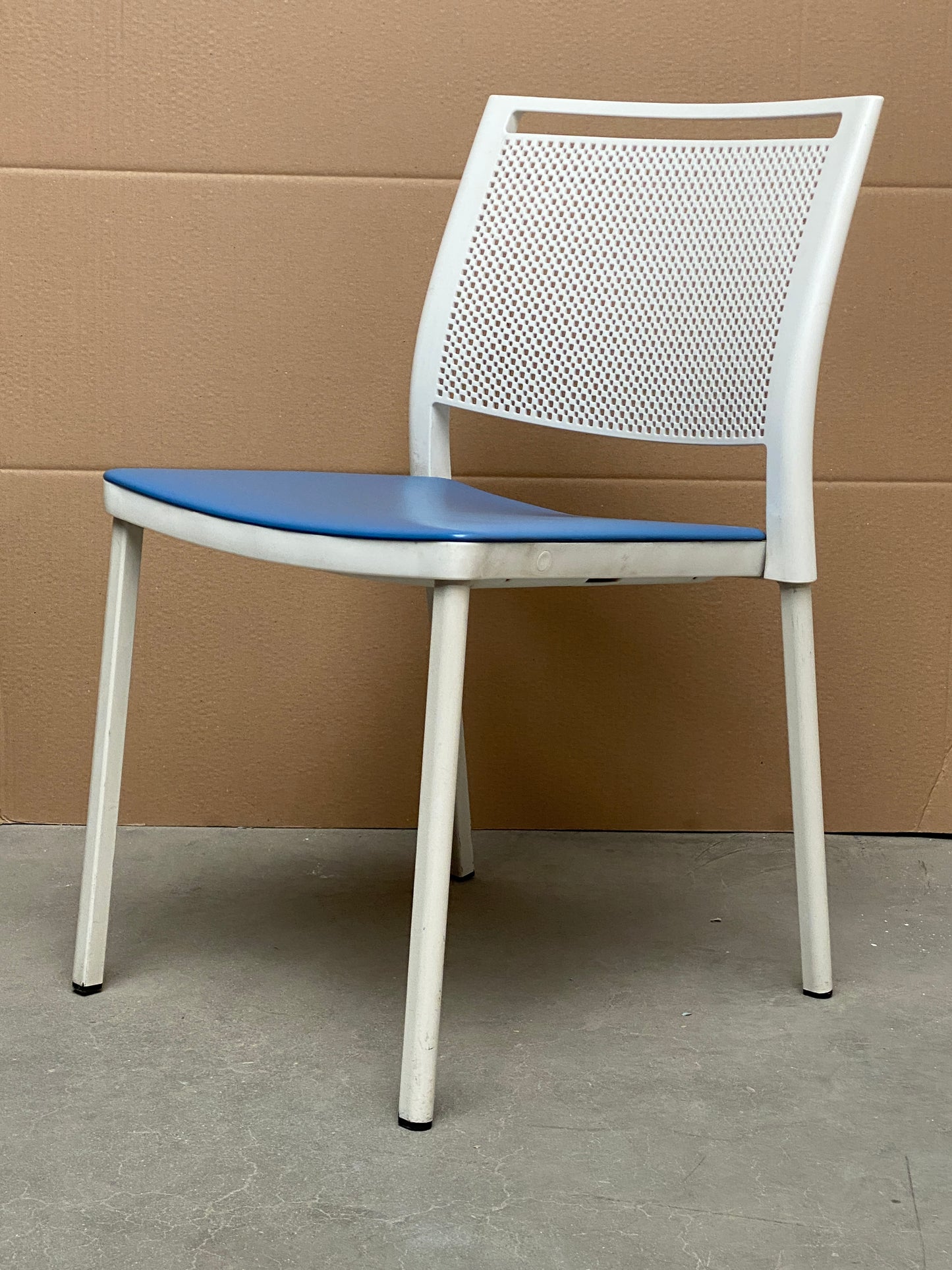 SILLA COLECTIVIDADES REJILLA BLANCA