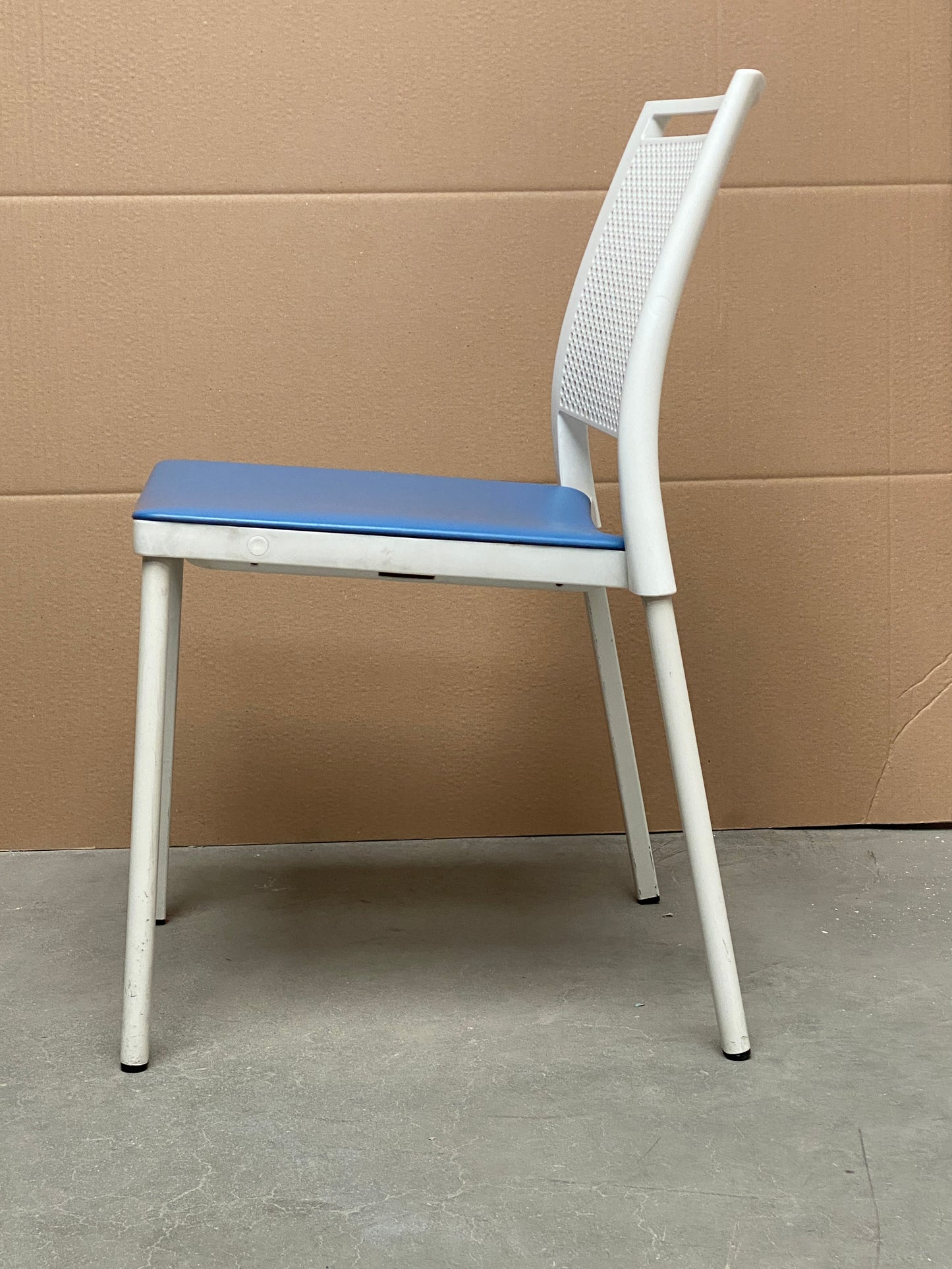 SILLA COLECTIVIDADES REJILLA BLANCA