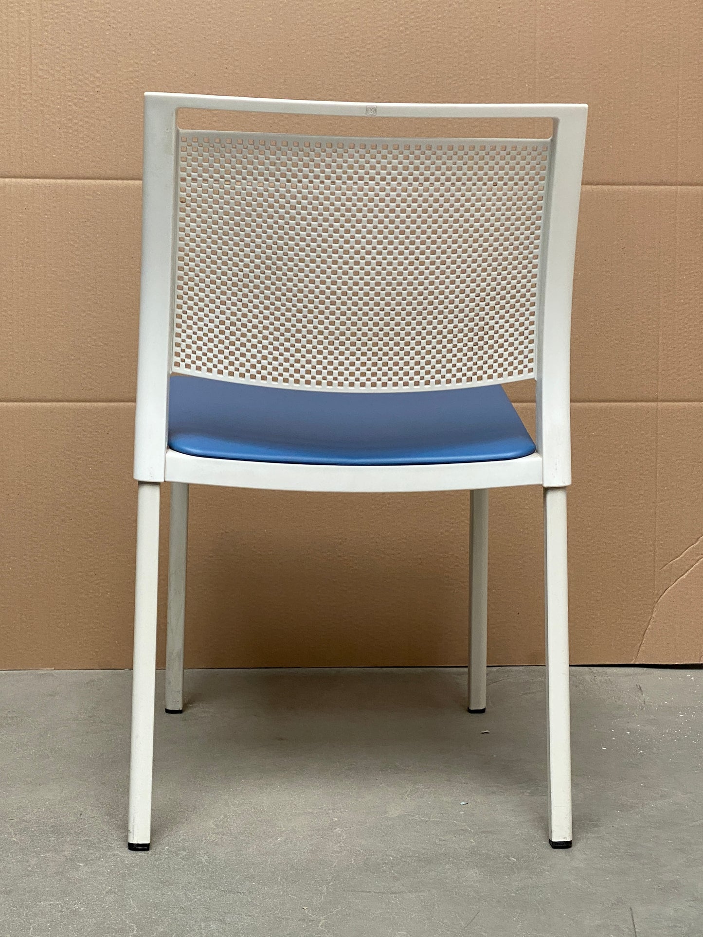 SILLA COLECTIVIDADES REJILLA BLANCA