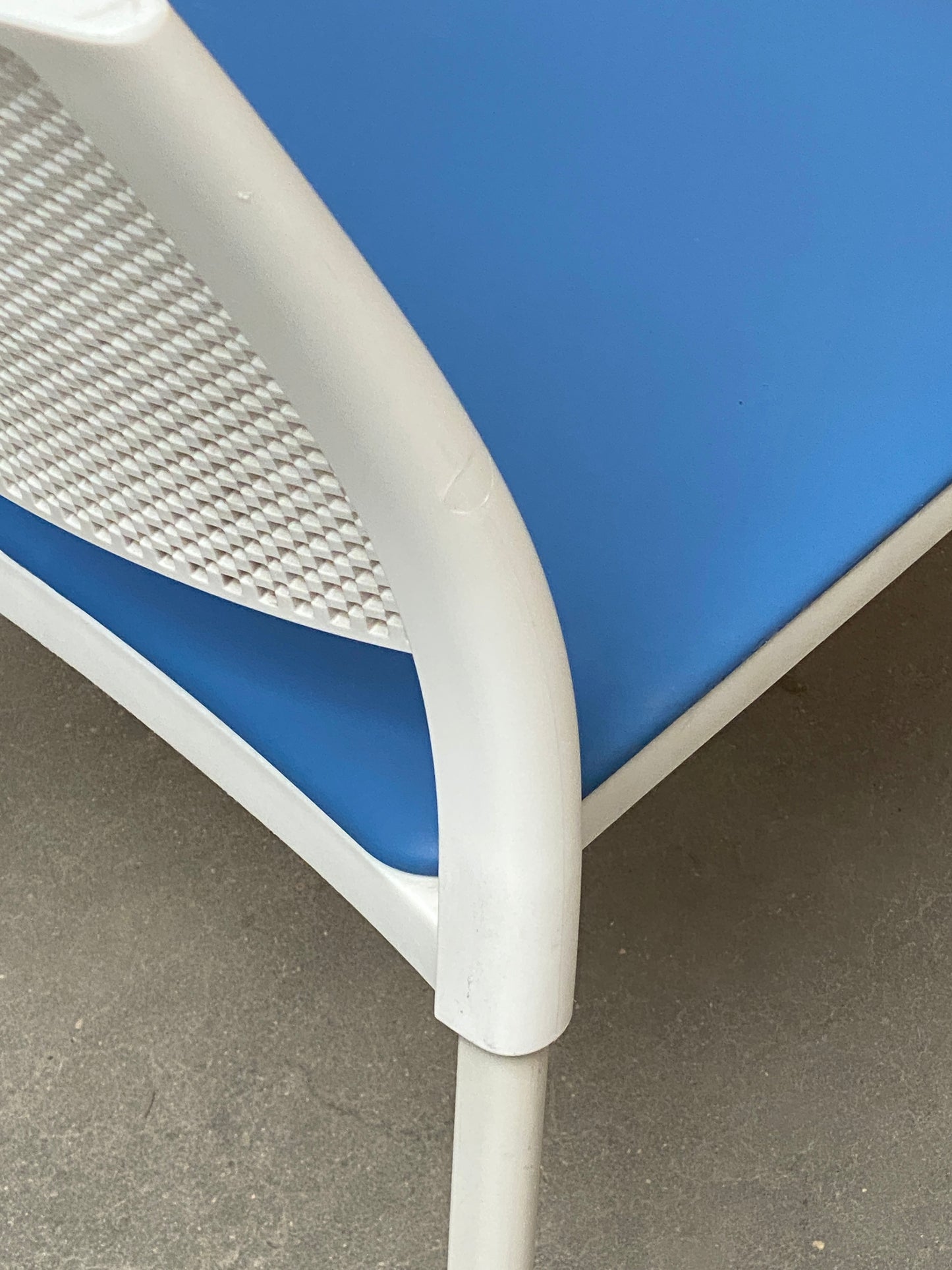 SILLA COLECTIVIDADES REJILLA BLANCA