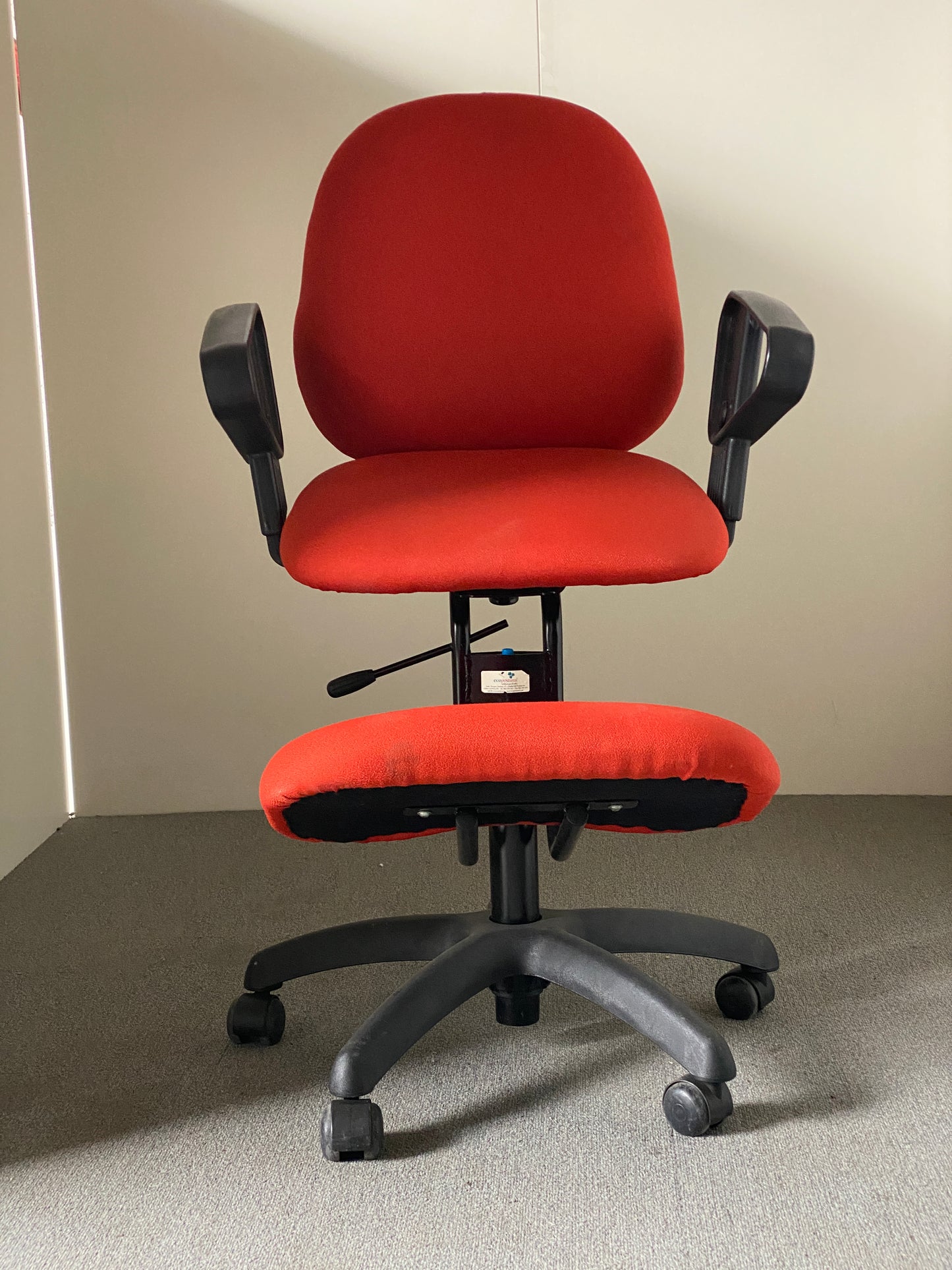 SILLA OPERATIVA ERGONOMICO-POSTURAL