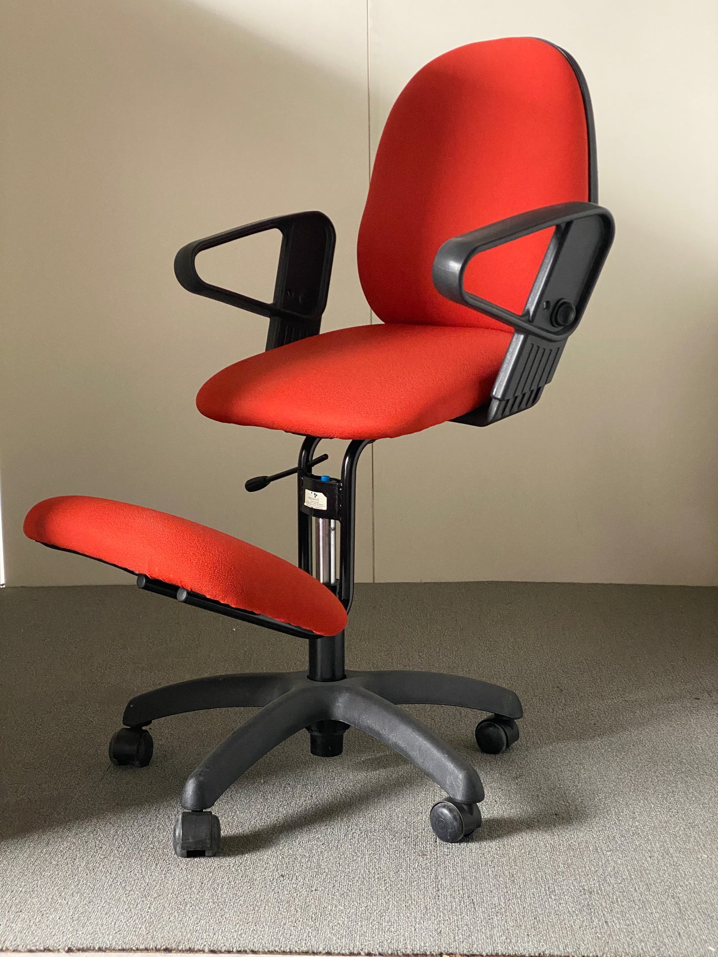 SILLA OPERATIVA ERGONOMICO-POSTURAL