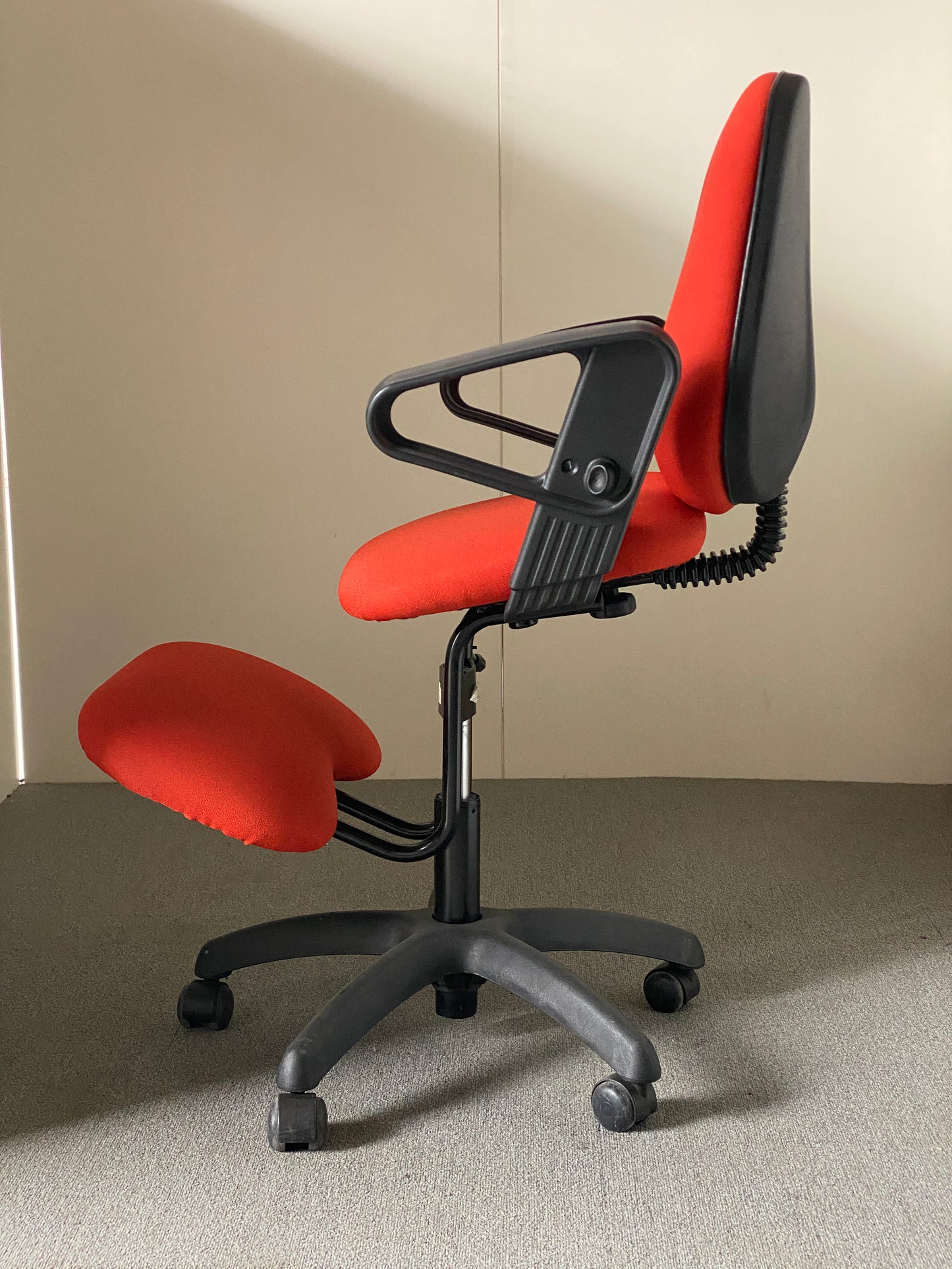 SILLA OPERATIVA ERGONOMICO-POSTURAL