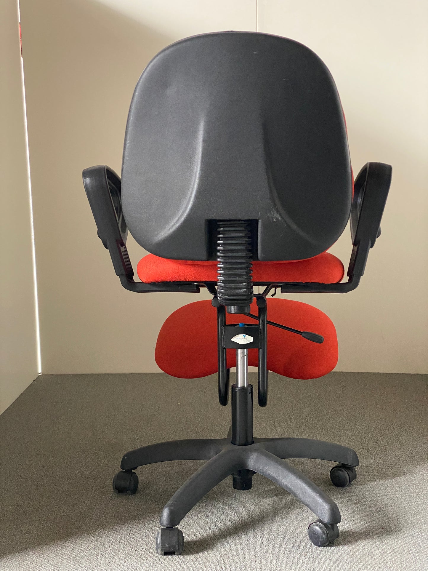 SILLA OPERATIVA ERGONOMICO-POSTURAL