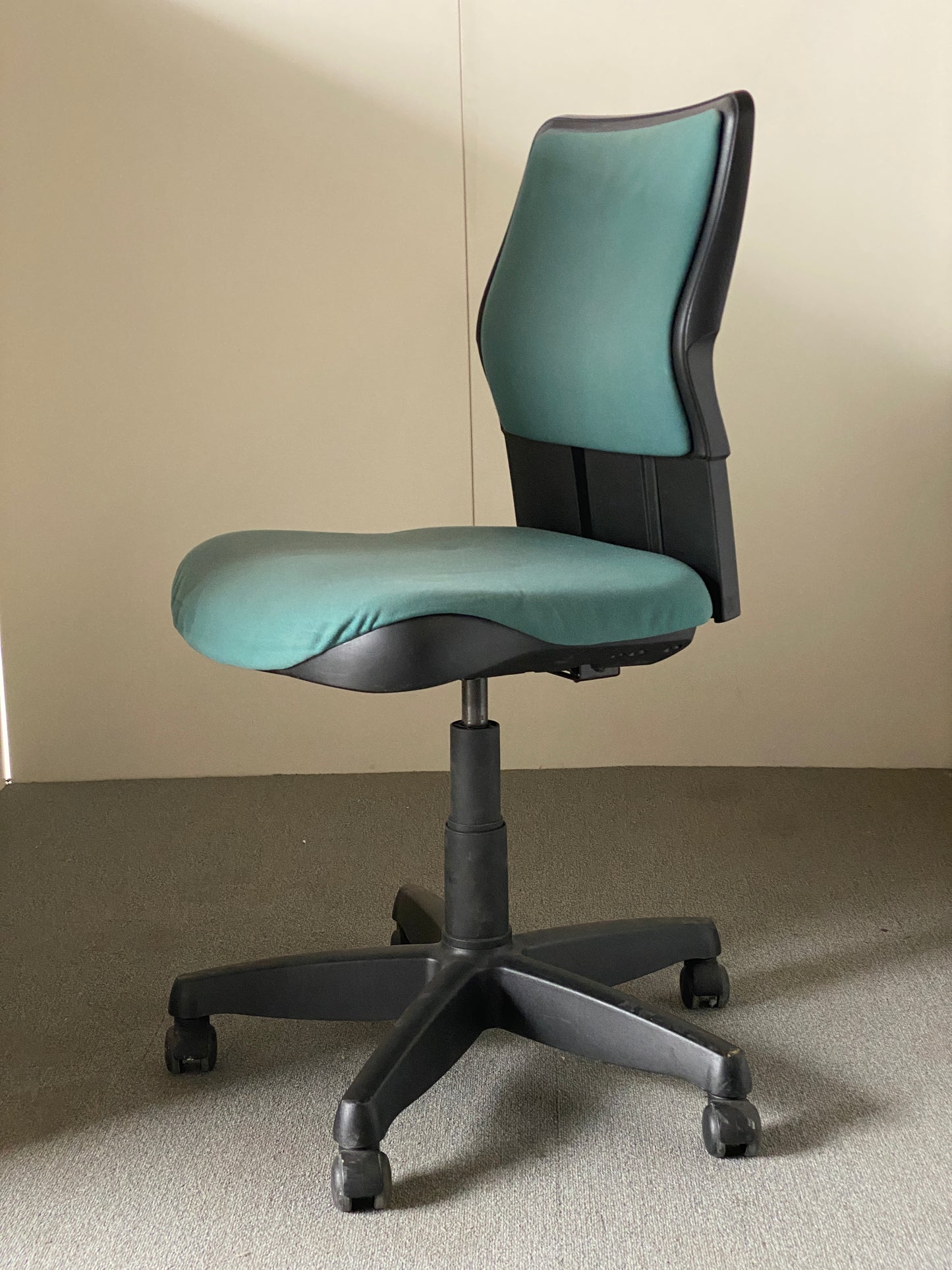 SILLA STEELCASE SIN BRAZOS