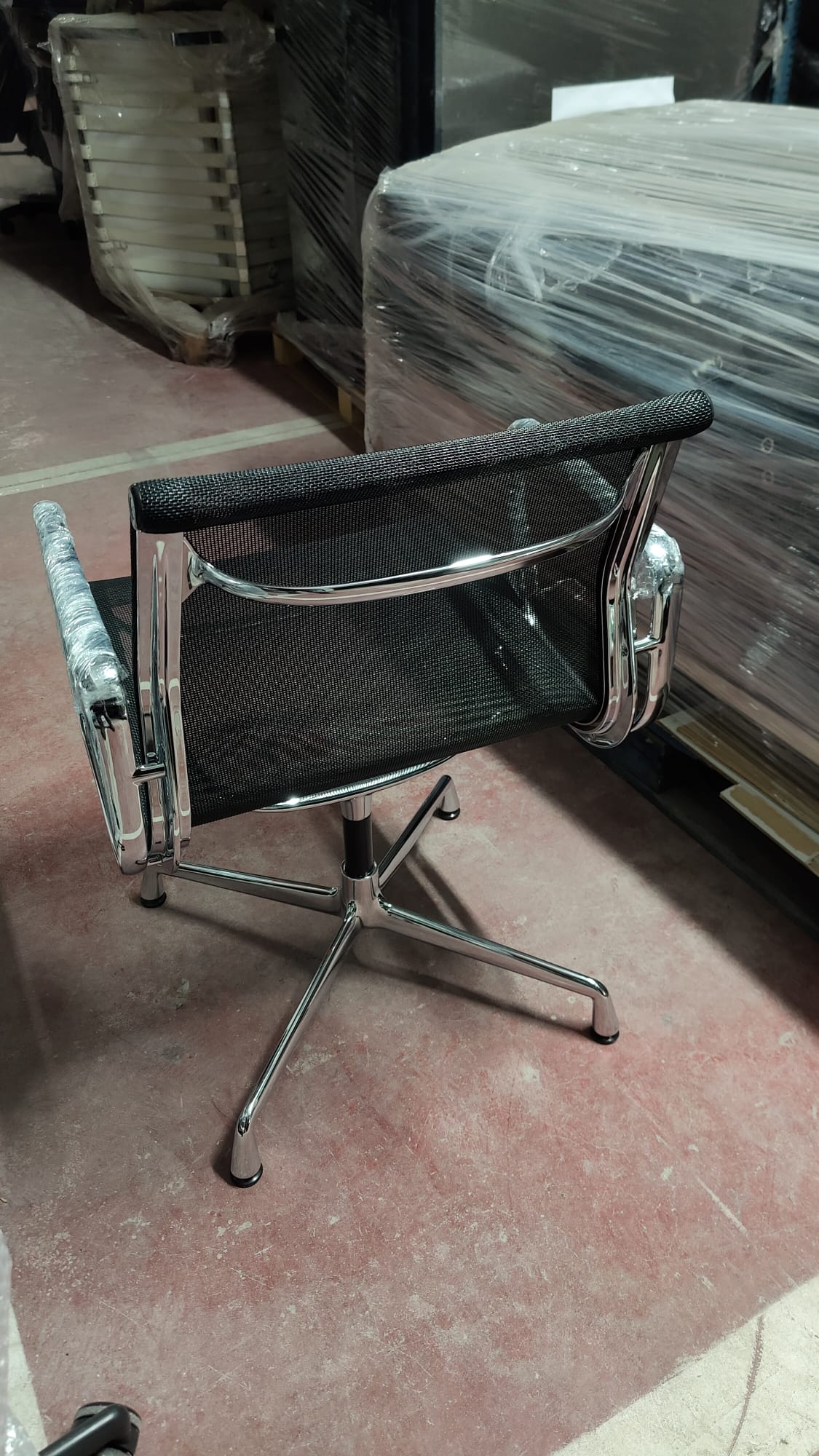 SILLA CONFIDENTE MALLA NEGRA BRAZOS CROMADOS FIJOS