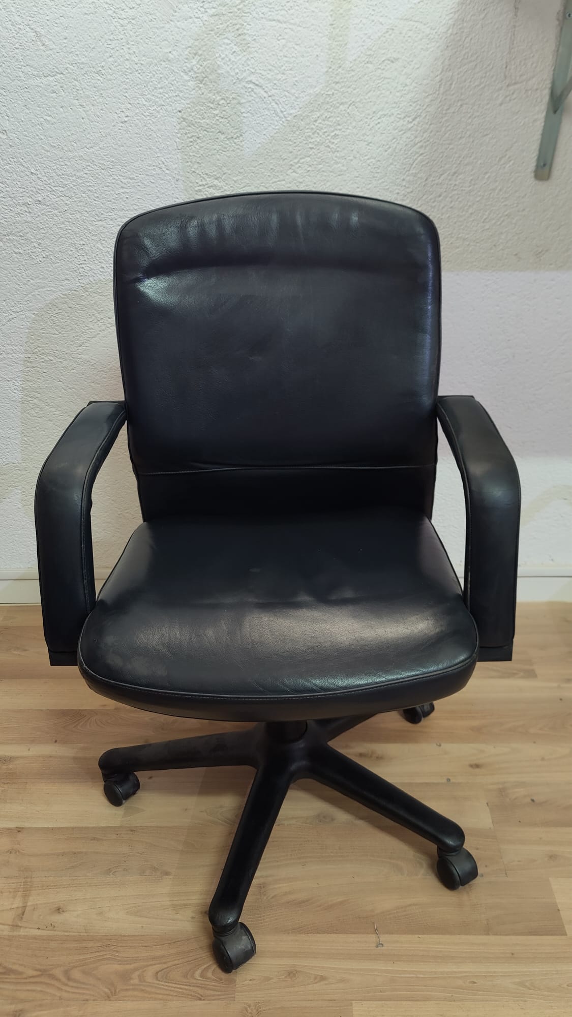 SILLA OPERATIVA DIRECCION CUERO AZUL MARINO