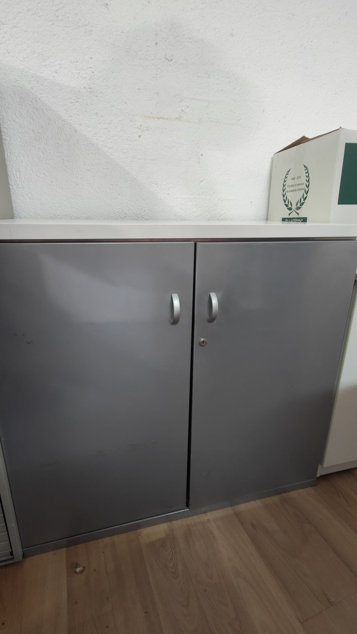 ARMARIO BAJO GRIS METAL TAPA BLANCA 85X90X45,5