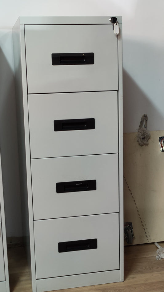ARCHIVADOR VERTICAL DE METAL GRIS CON CERRADURA