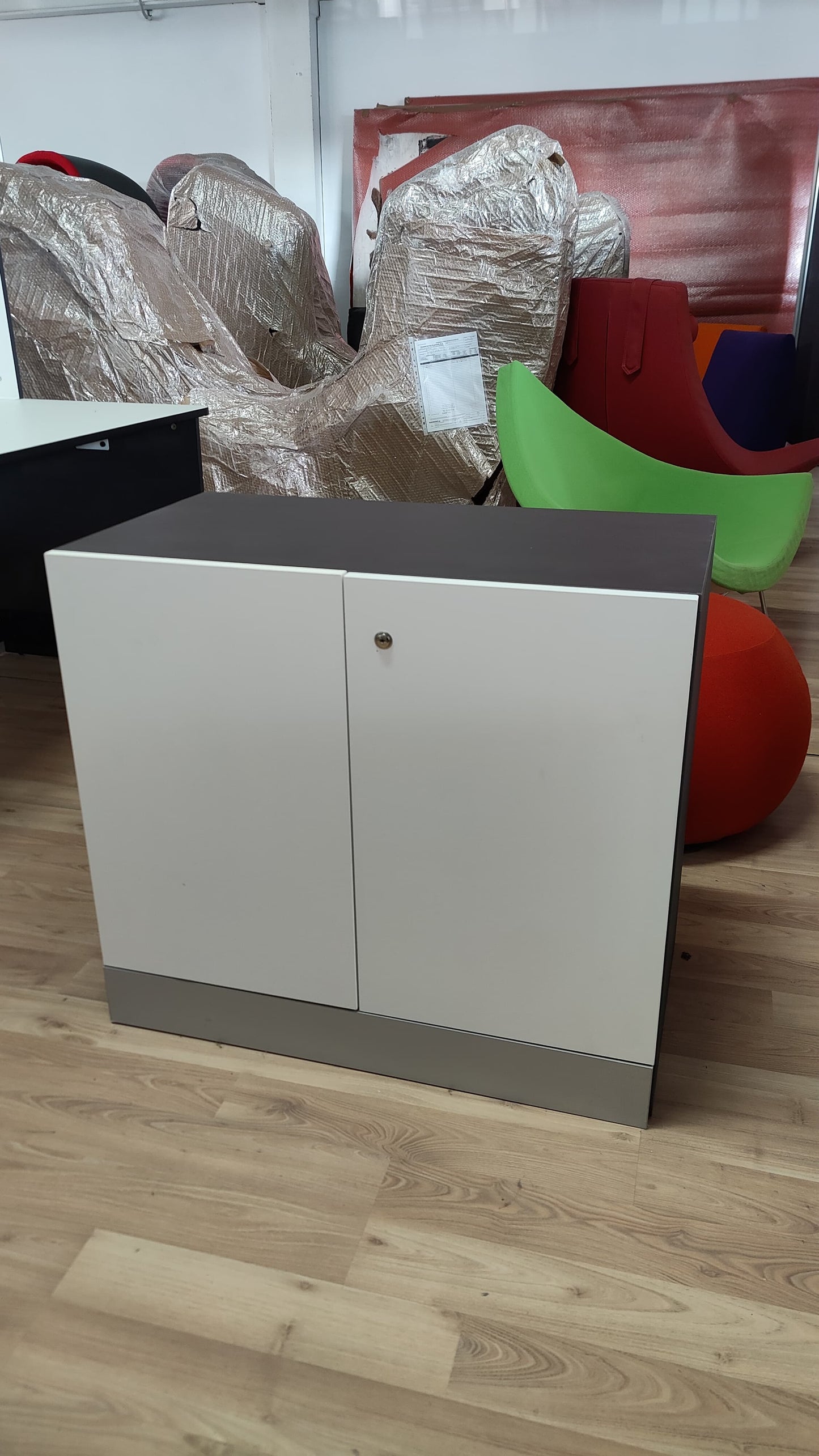 ARMARIO BAJO BLANCO Y NEGRO  MADERA 73X80X45