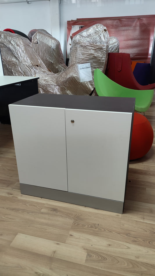 ARMARIO BAJO BLANCO Y NEGRO  MADERA 73X80X45