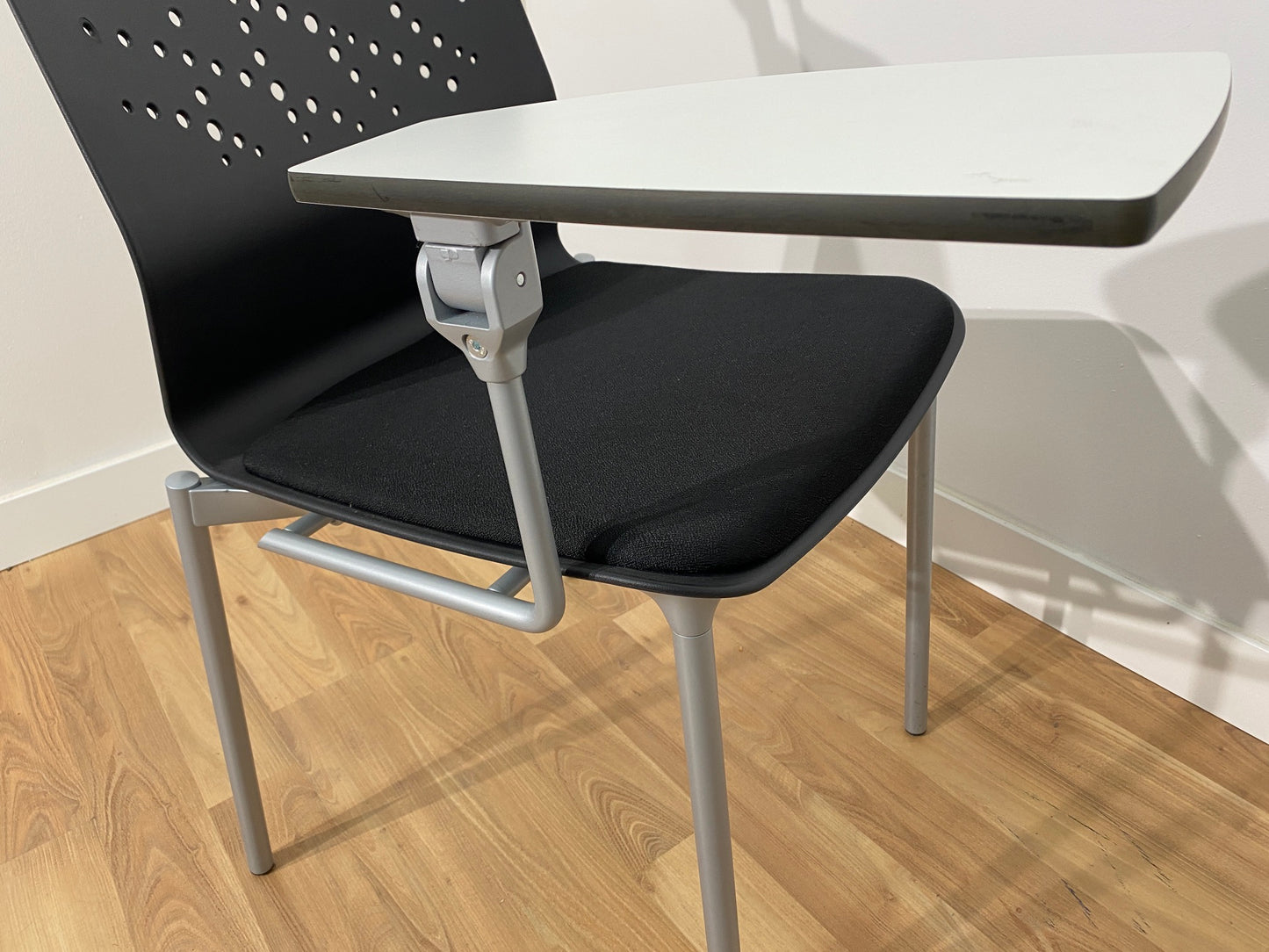 SILLA COLECTIVIDADES CON PALA DERECHA